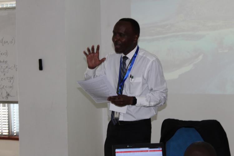Dr. George OuDr. George Outa Presenting his Paper at the ARUA Second Biennial Conference in Nairobi.